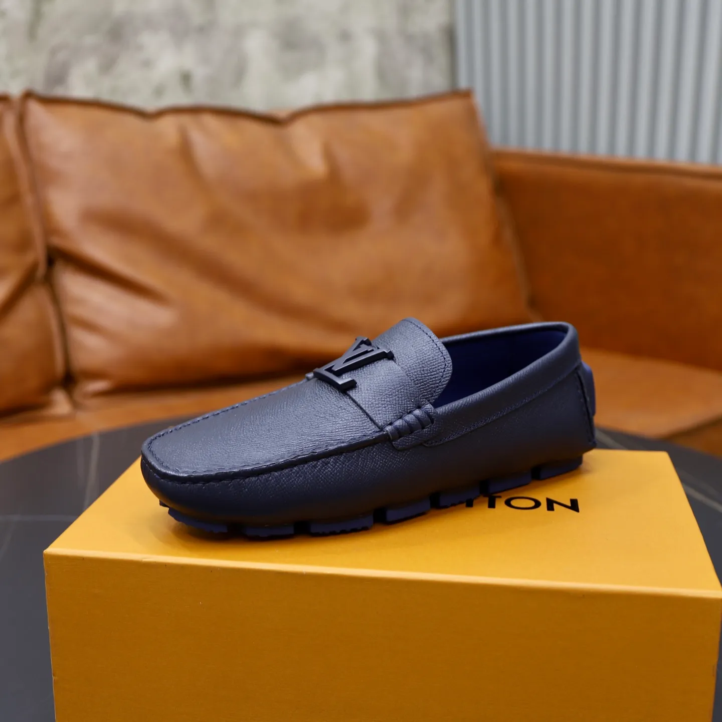 Ex-factory price: 480💰【LV】Louis Vuitton ⚠️High-end men’s driving and pedal series ⚠️38-44 (customized for 45) ⚠️All original cowhide leather! Thick and soft! Made entirely of calfskin lining! Rubber sheet anti-slip beanie sole! Three-dimensional package technology! Fashionable and classic! Handicrafts! Original high quality! Feel free to compare!